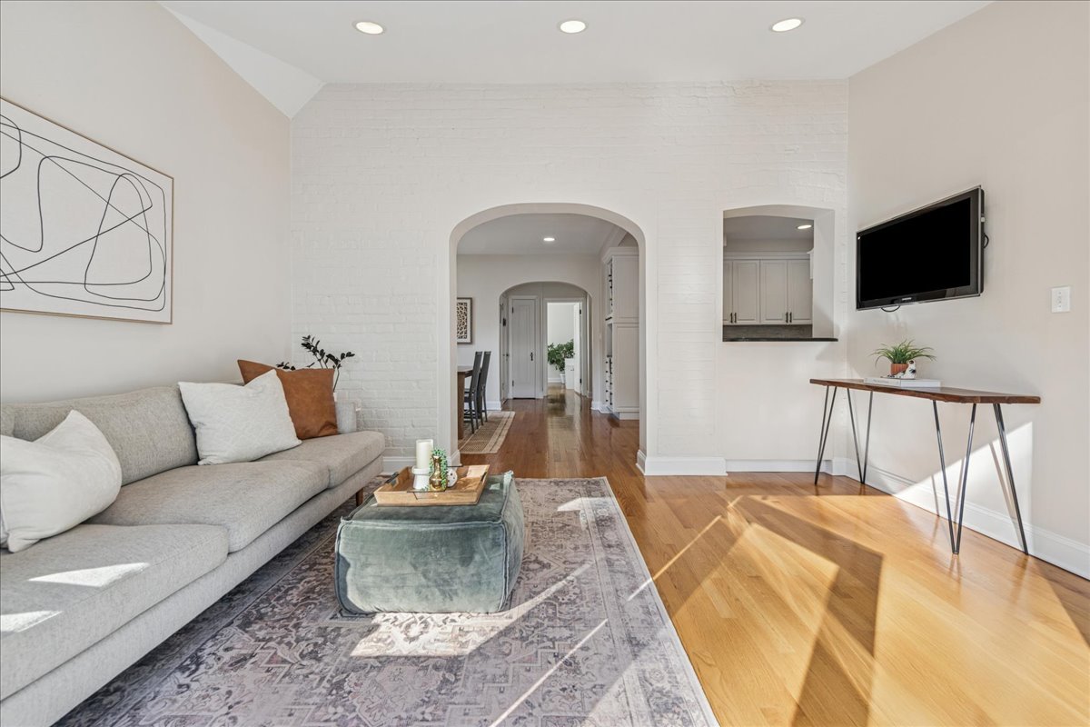 109 W Hillside Avenue