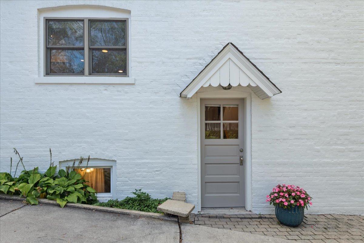 109 W Hillside Avenue