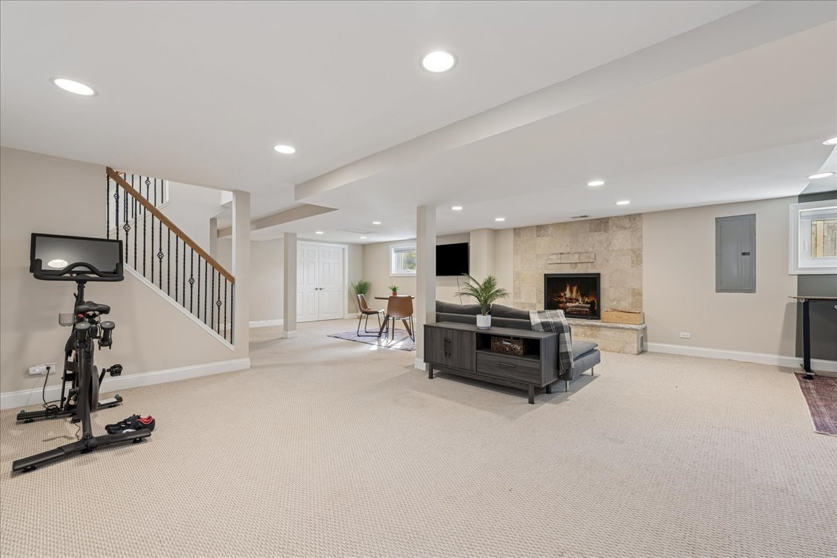 109 W Hillside Avenue