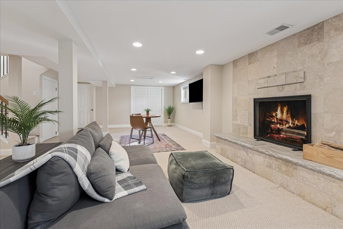 109 W Hillside Avenue