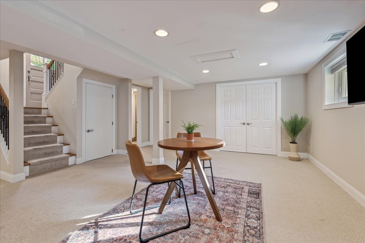 109 W Hillside Avenue