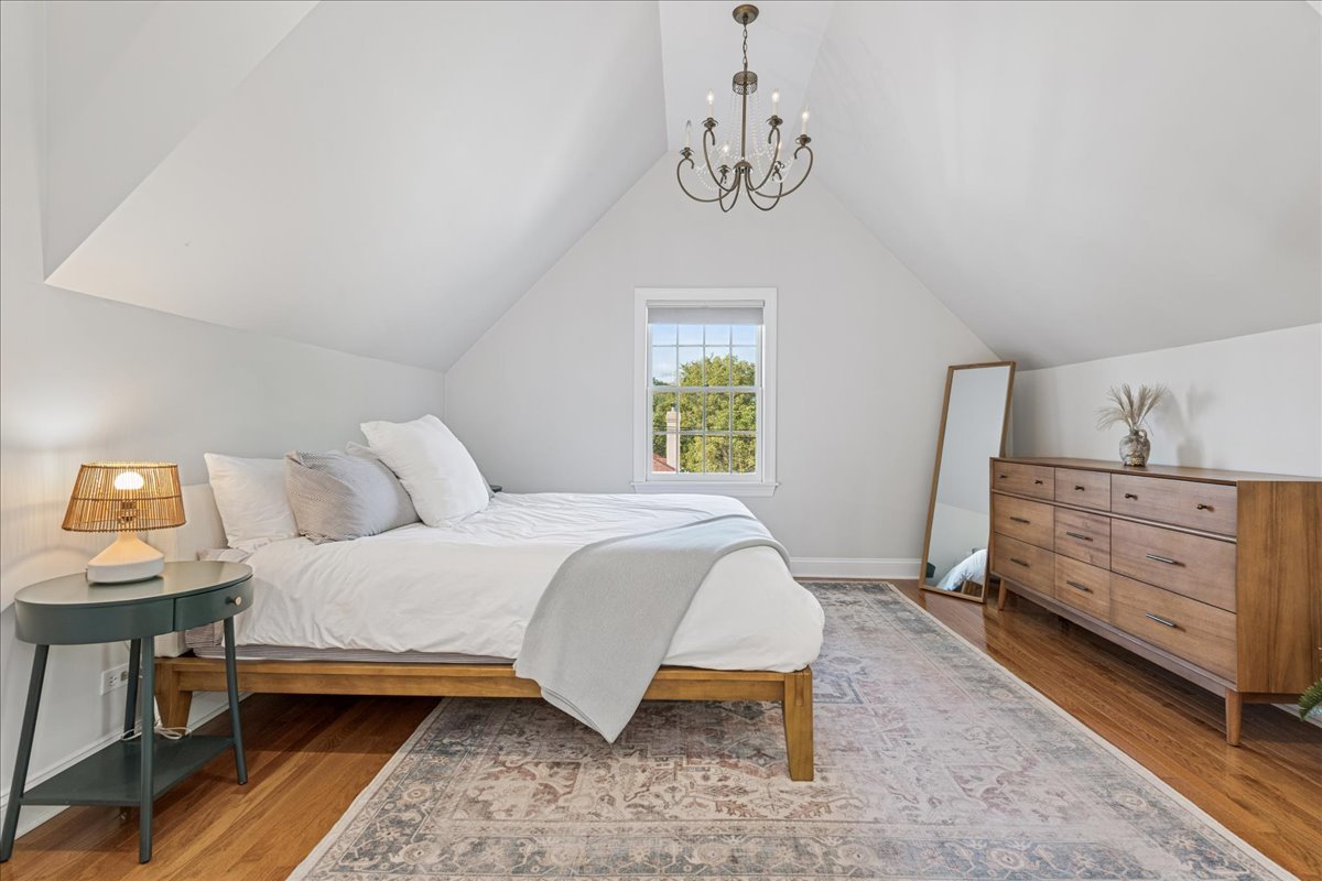 109 W Hillside Avenue