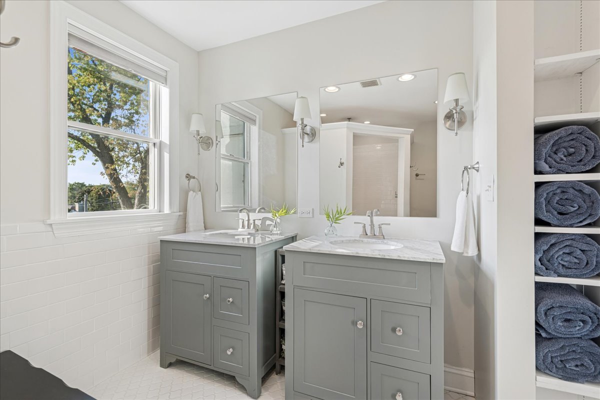 109 W Hillside Avenue