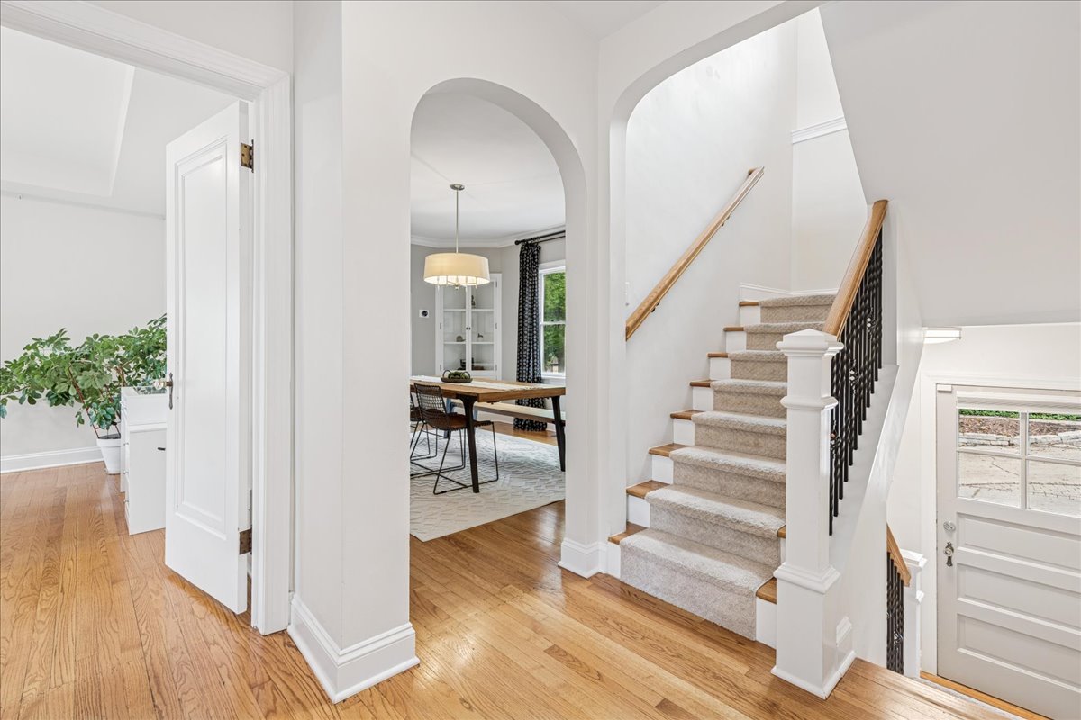 109 W Hillside Avenue