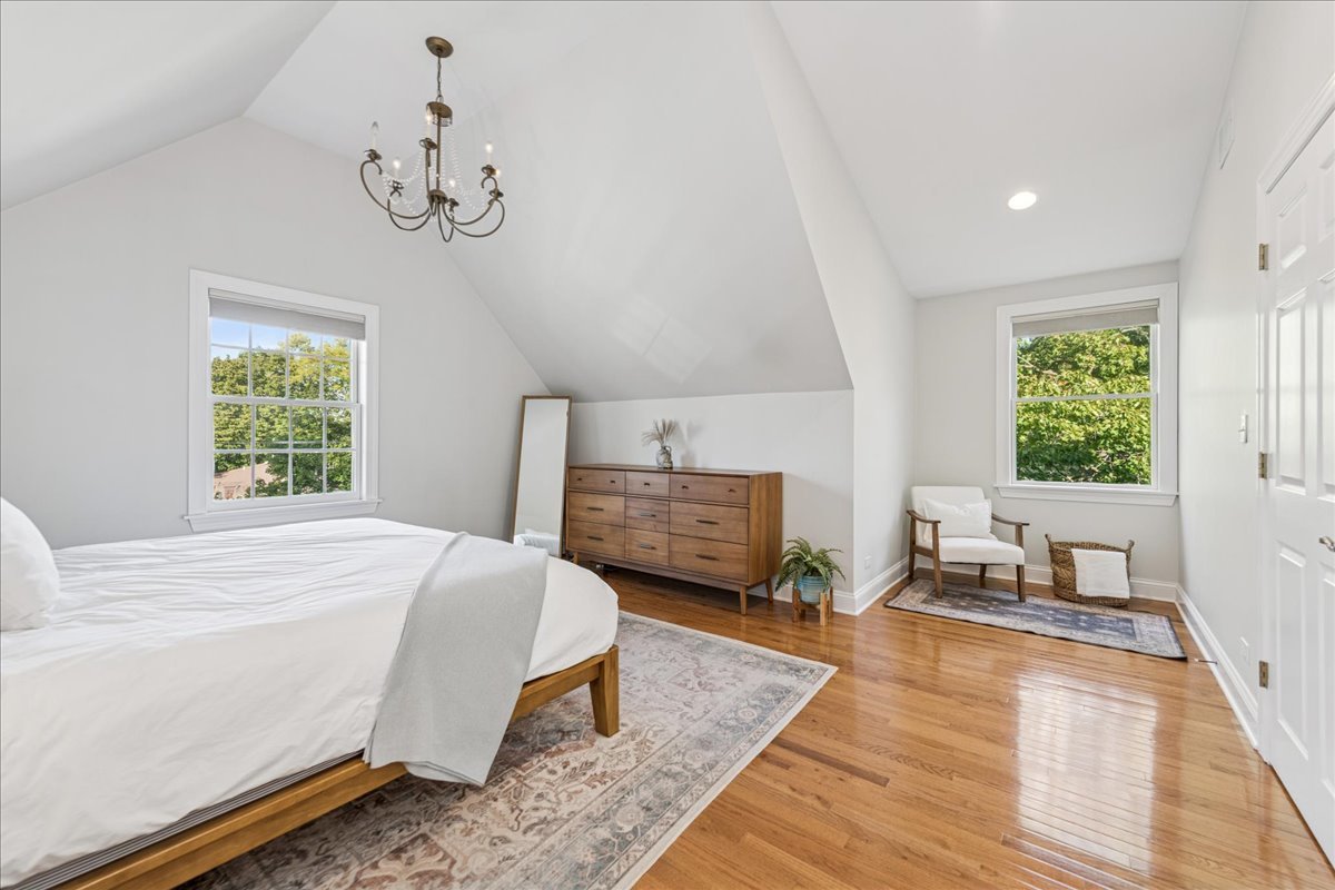 109 W Hillside Avenue