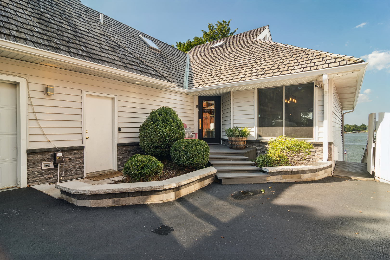 19330 W Lake View Avenue