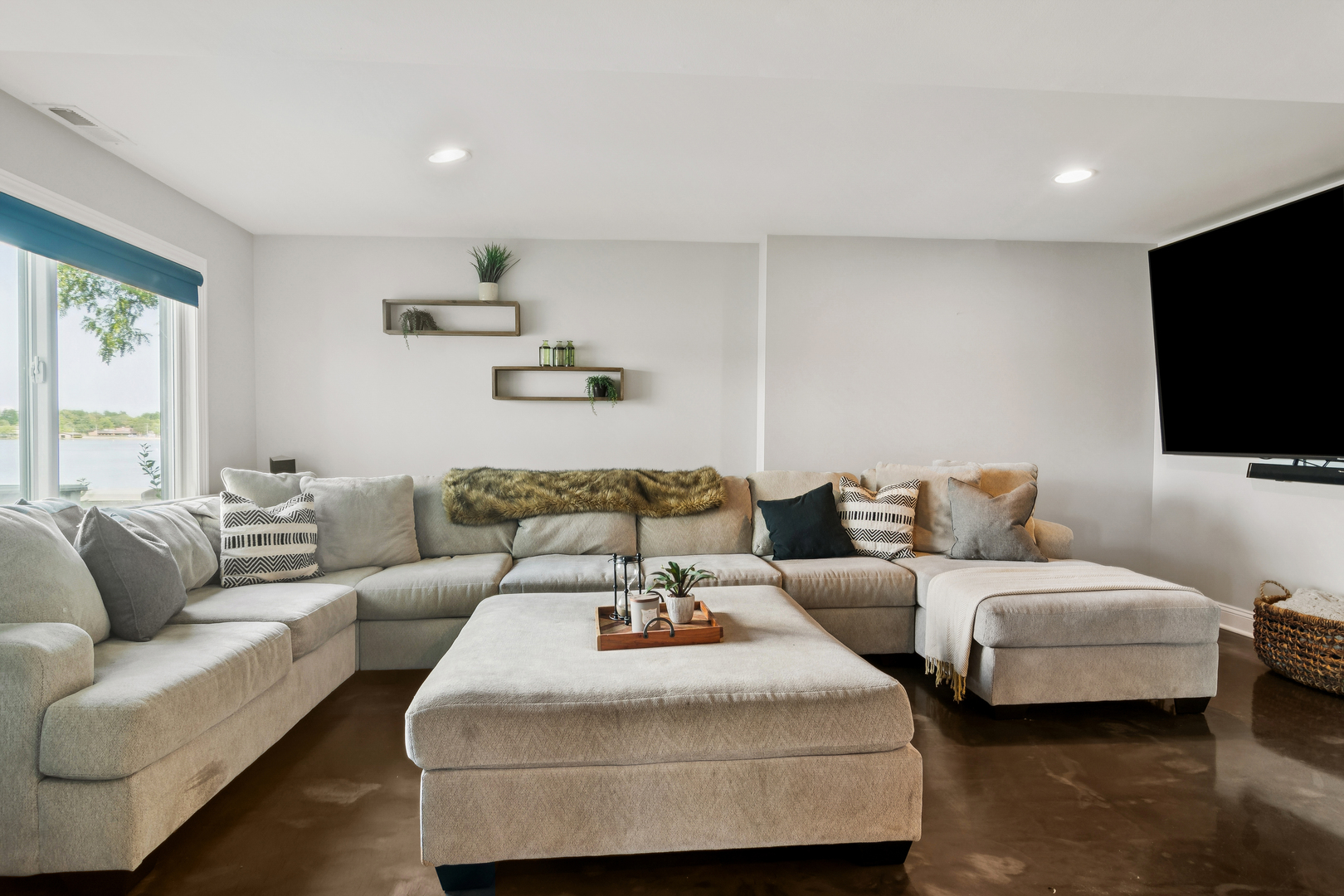 19330 W Lake View Avenue