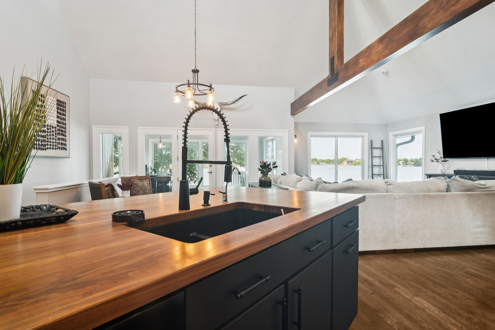 19330 W Lake View Avenue