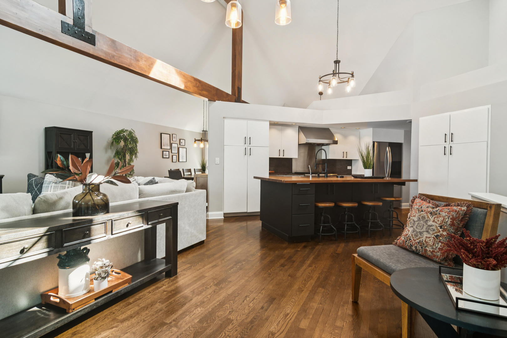 19330 W Lake View Avenue