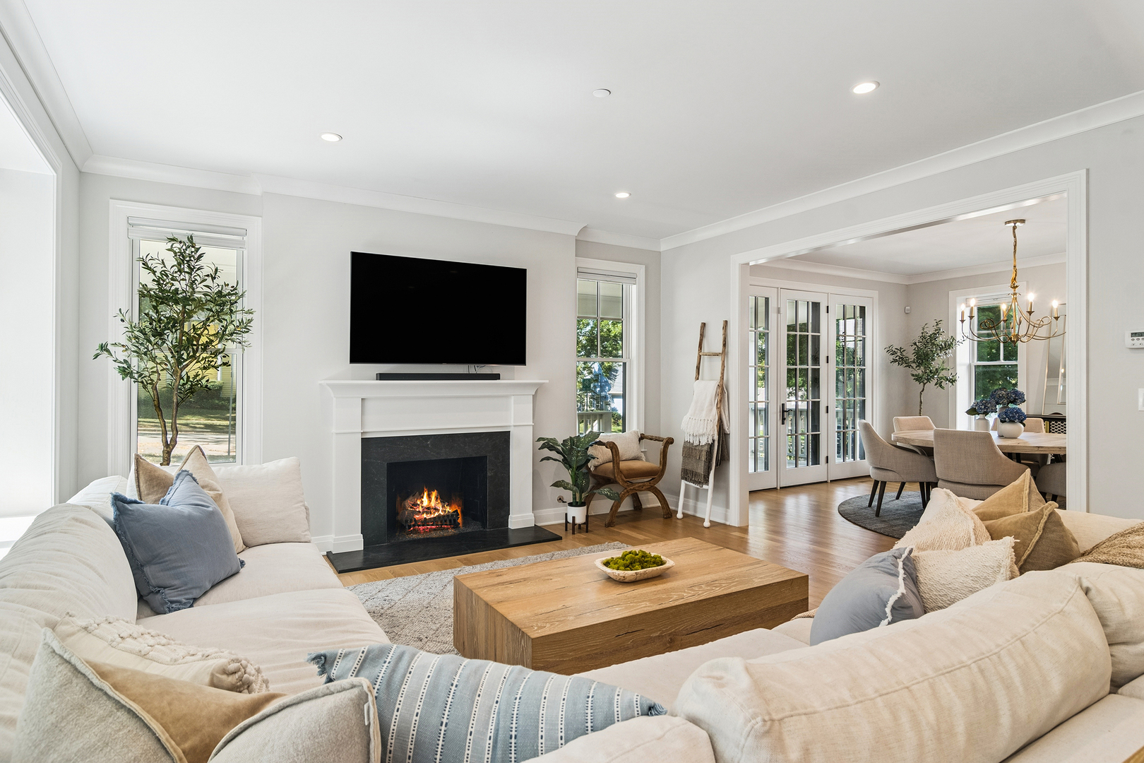 302 E Hillside Avenue