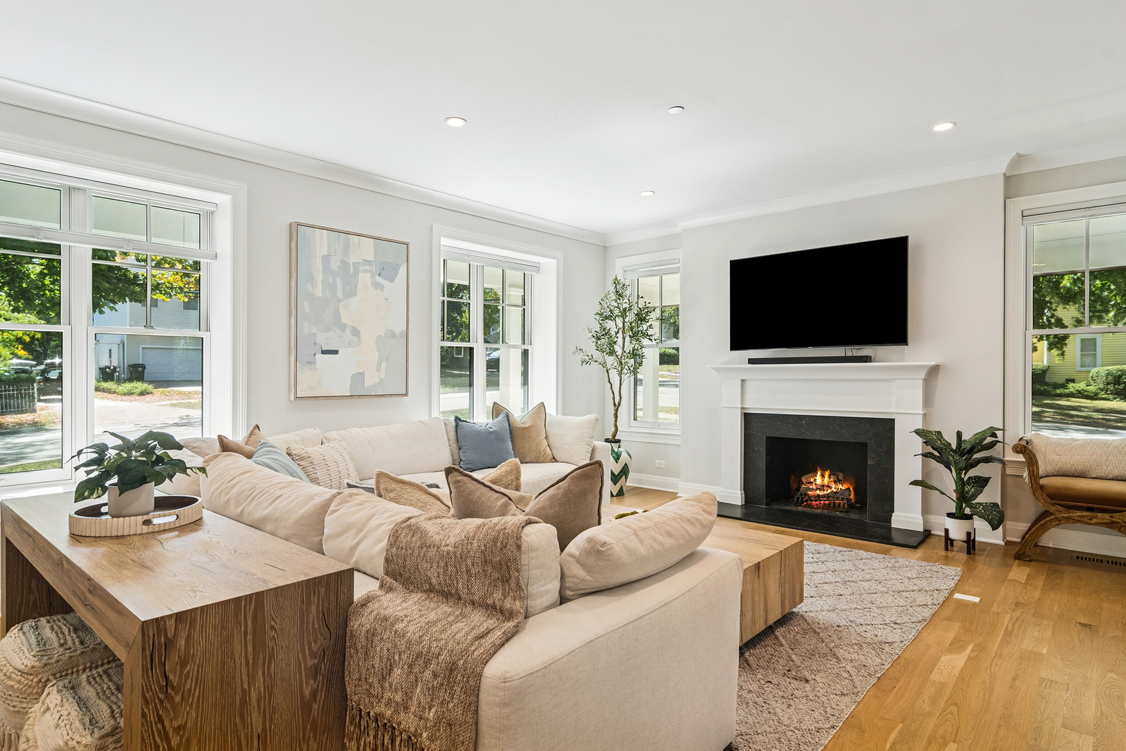 302 E Hillside Avenue