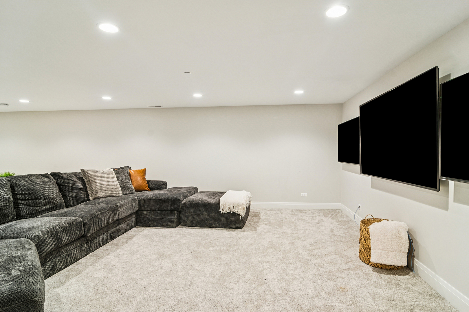 302 E Hillside Avenue