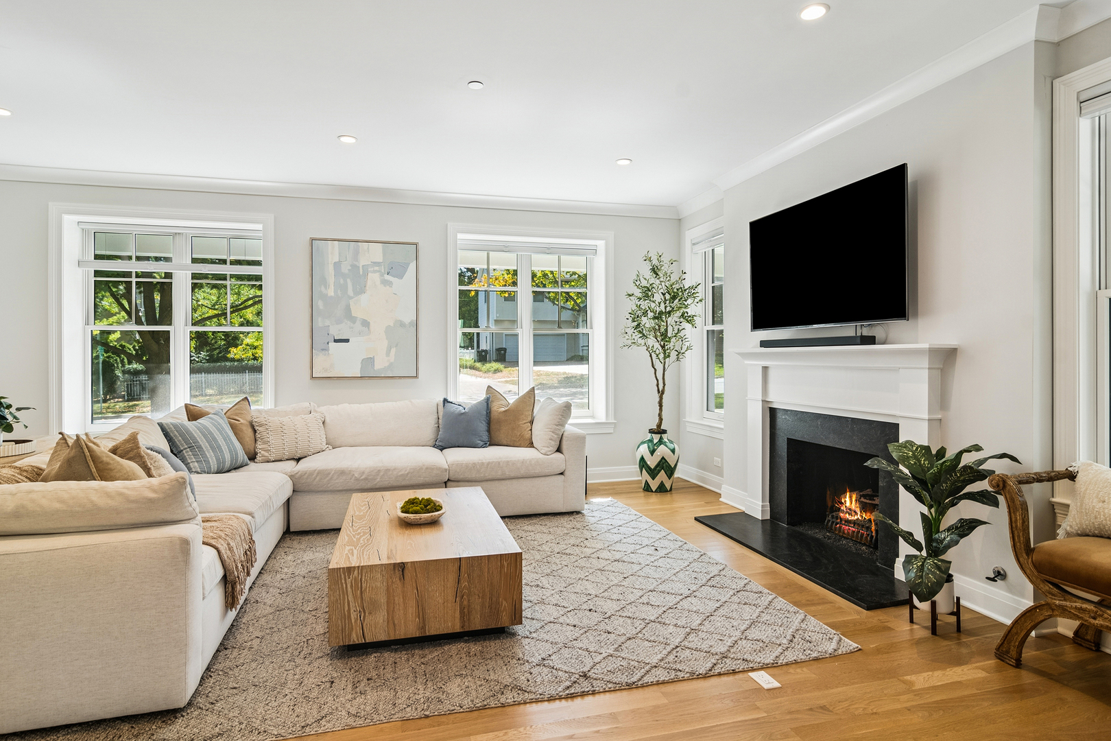 302 E Hillside Avenue