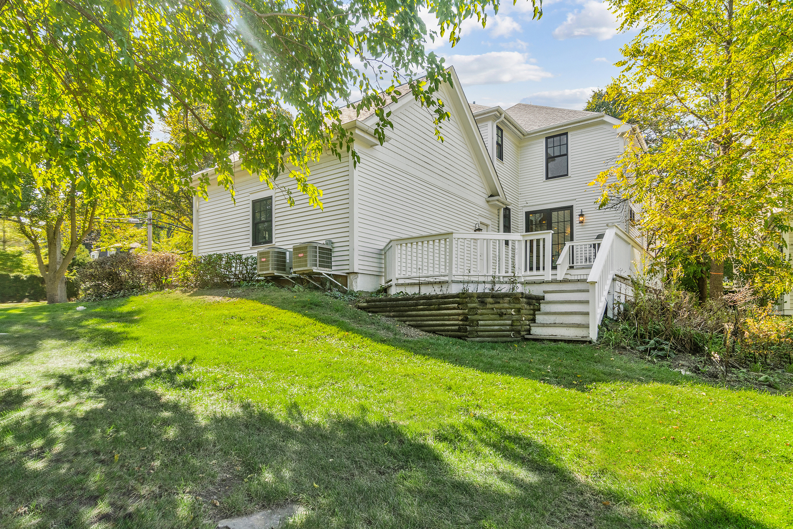 302 E Hillside Avenue