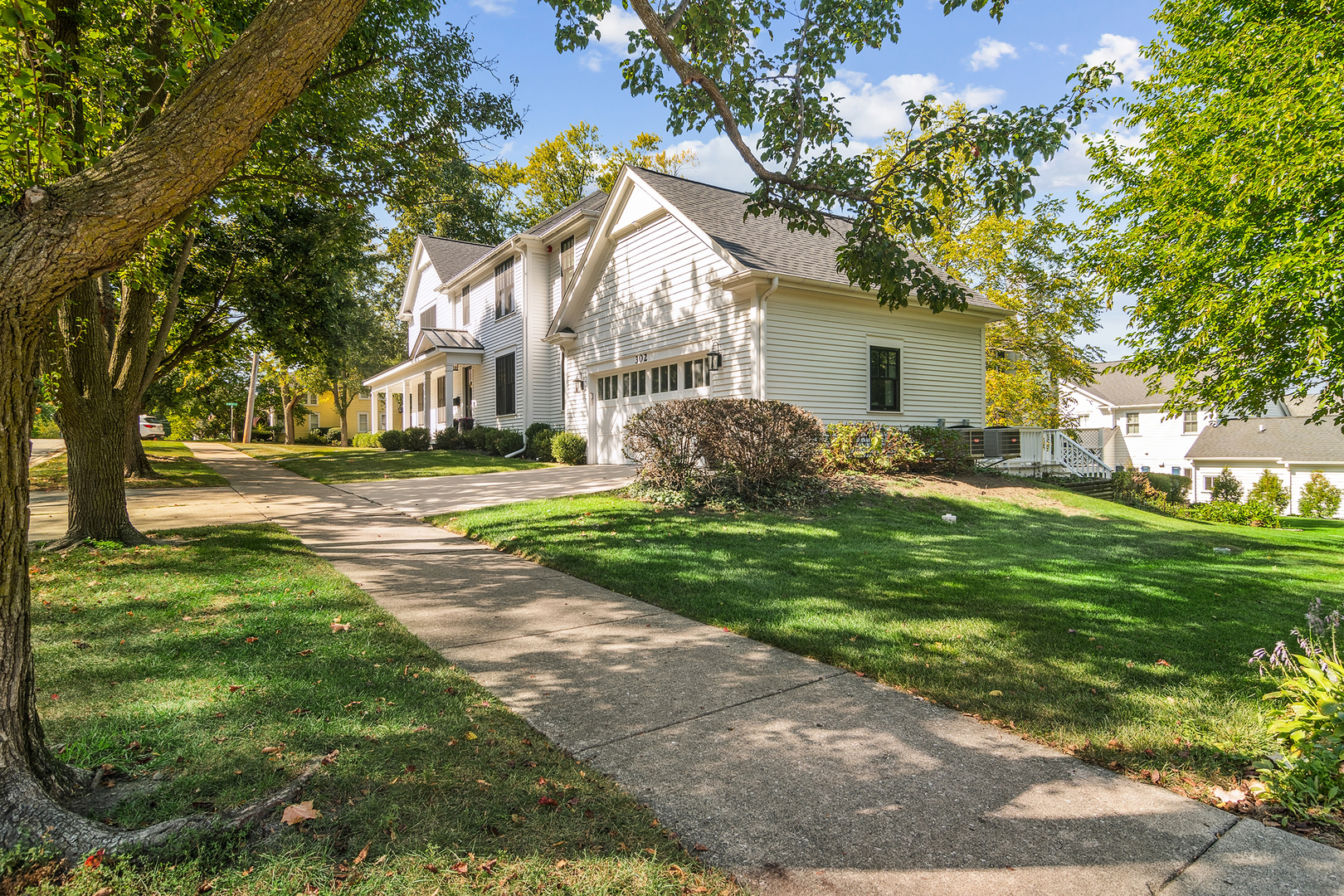 302 E Hillside Avenue