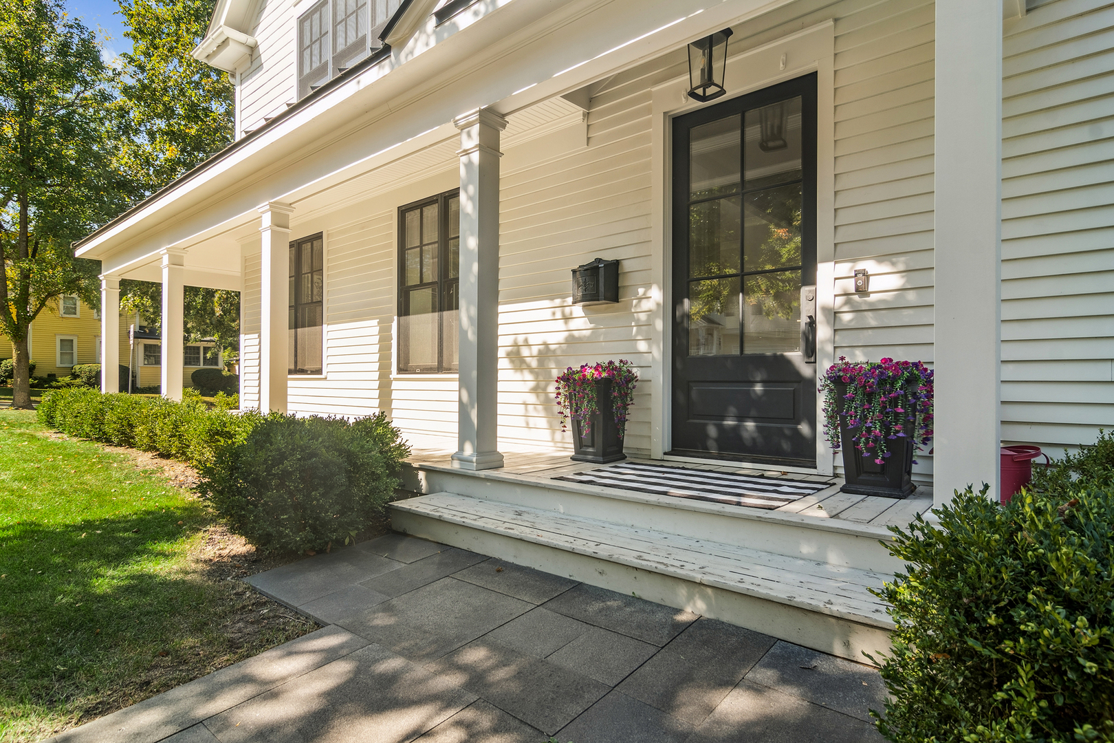 302 E Hillside Avenue