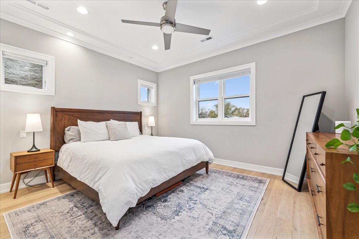 1922 W Belmont Avenue Unit: 3