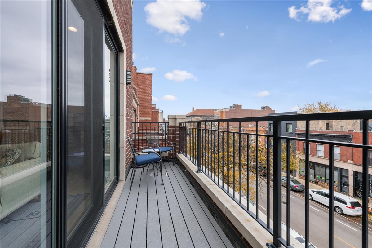 1922 W Belmont Avenue Unit: 3