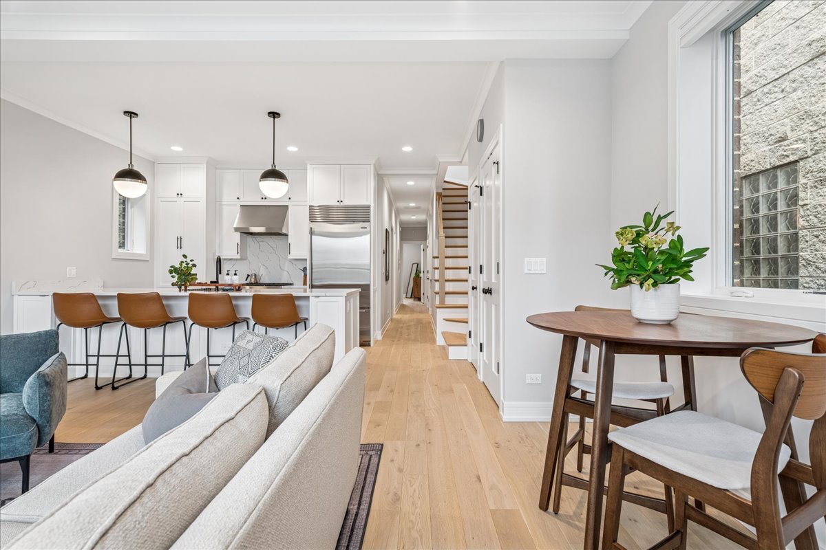 1922 W Belmont Avenue Unit: 3