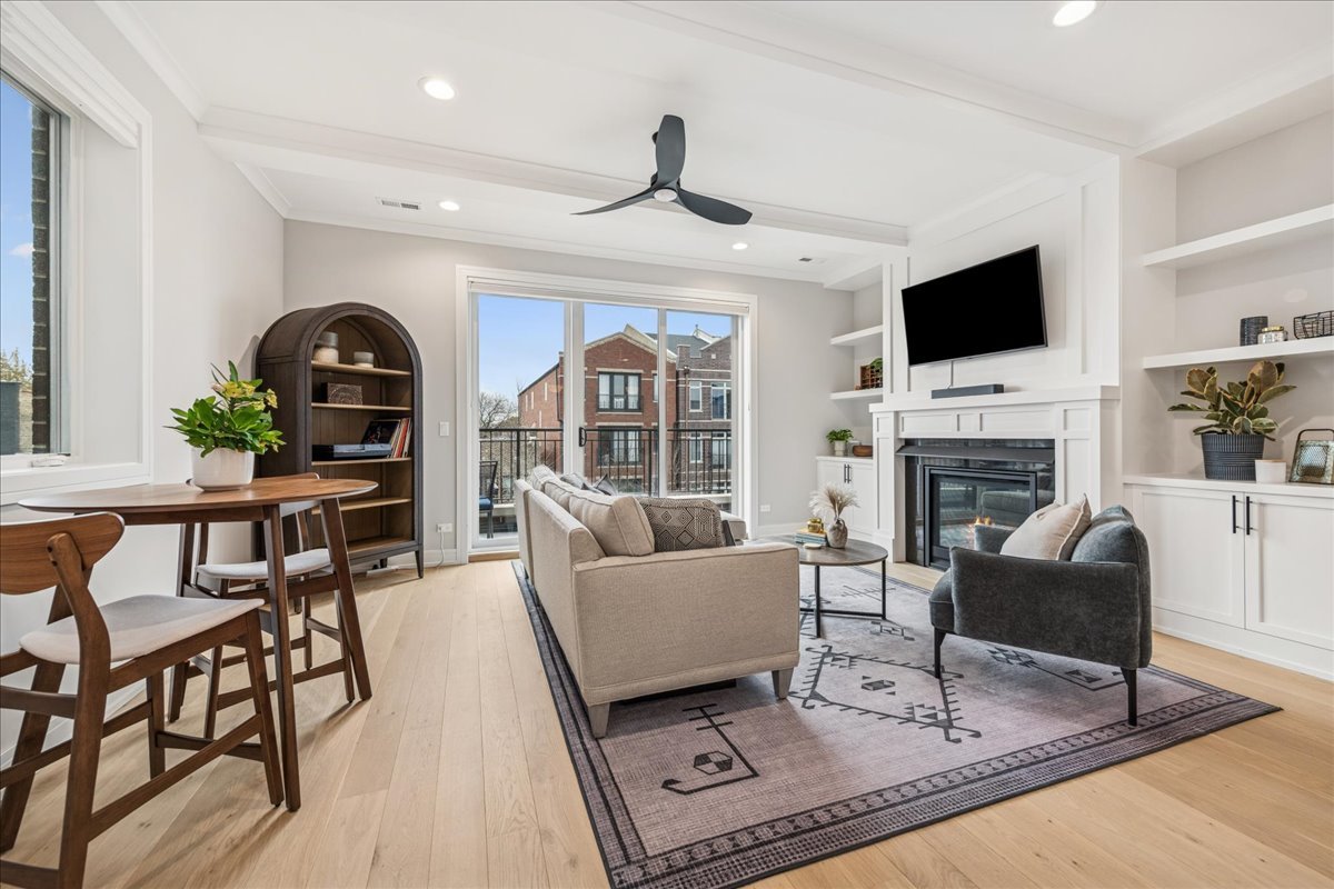 1922 W Belmont Avenue Unit: 3