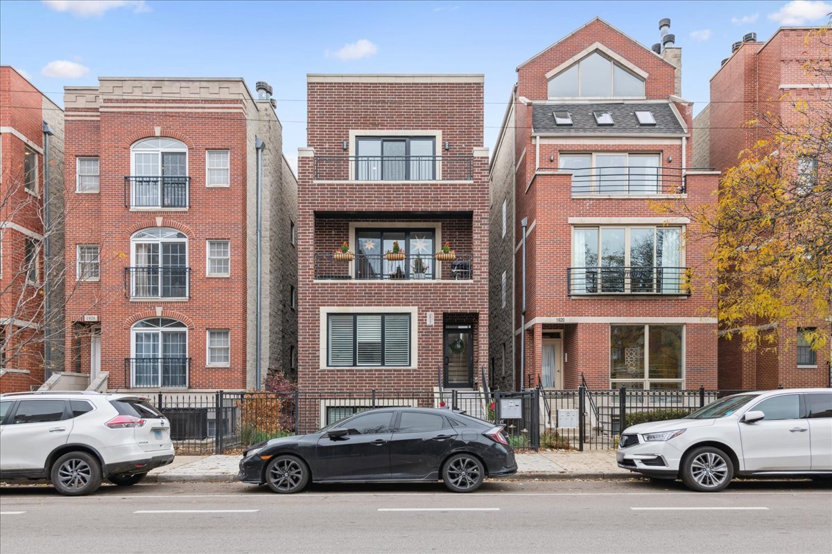 1922 W Belmont Avenue Unit: 3