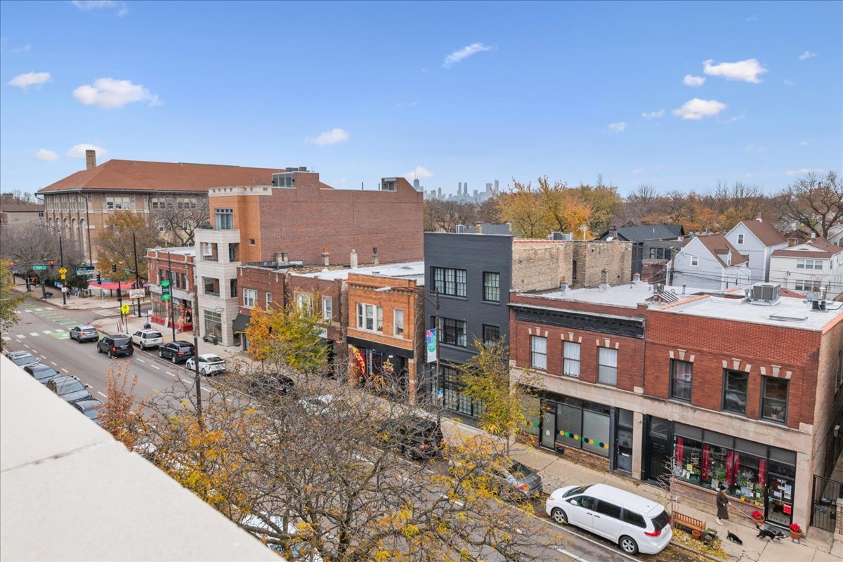 1922 W Belmont Avenue Unit: 3