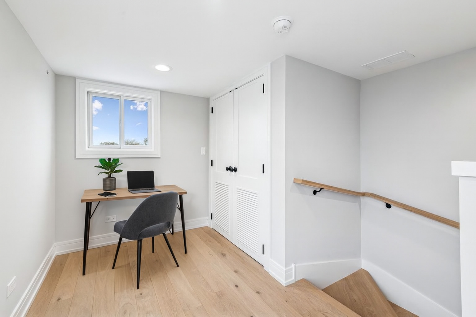 1922 W Belmont Avenue Unit: 3