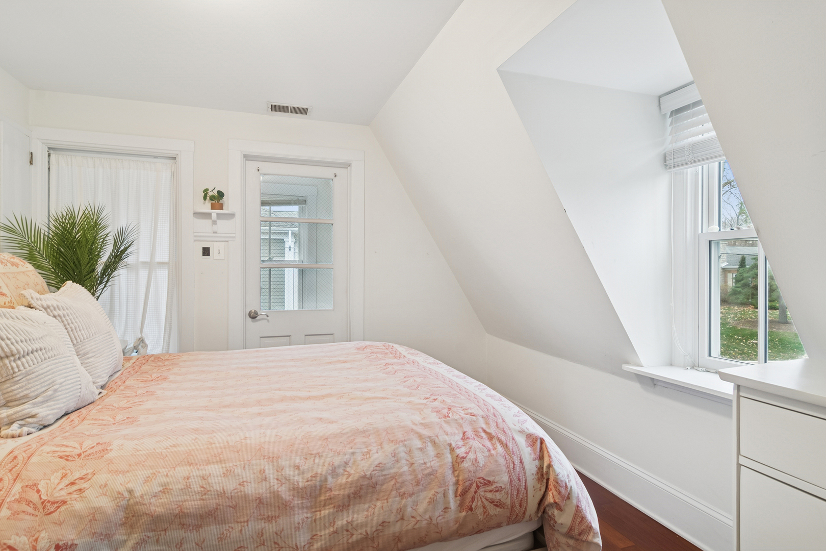 202 E Hillside Avenue