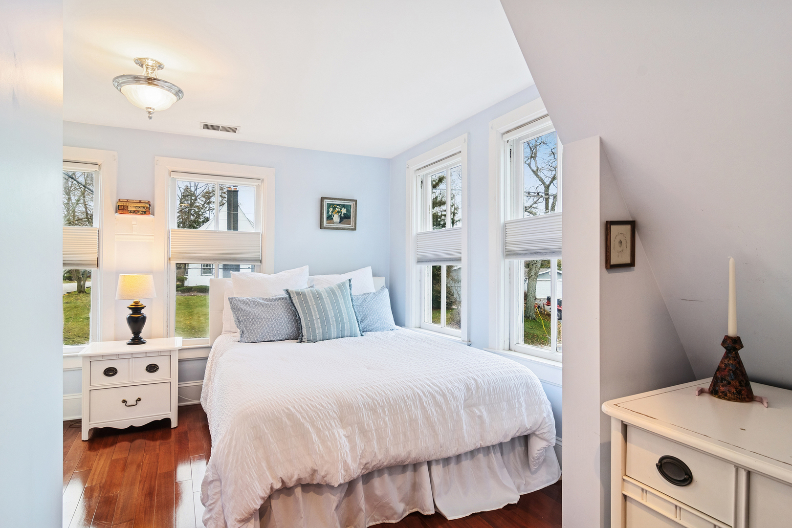 202 E Hillside Avenue