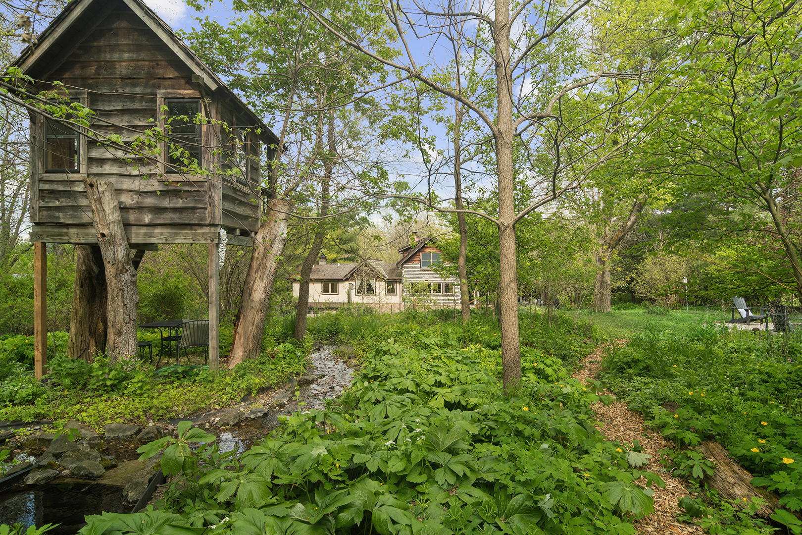 62 E Surrey Lane
