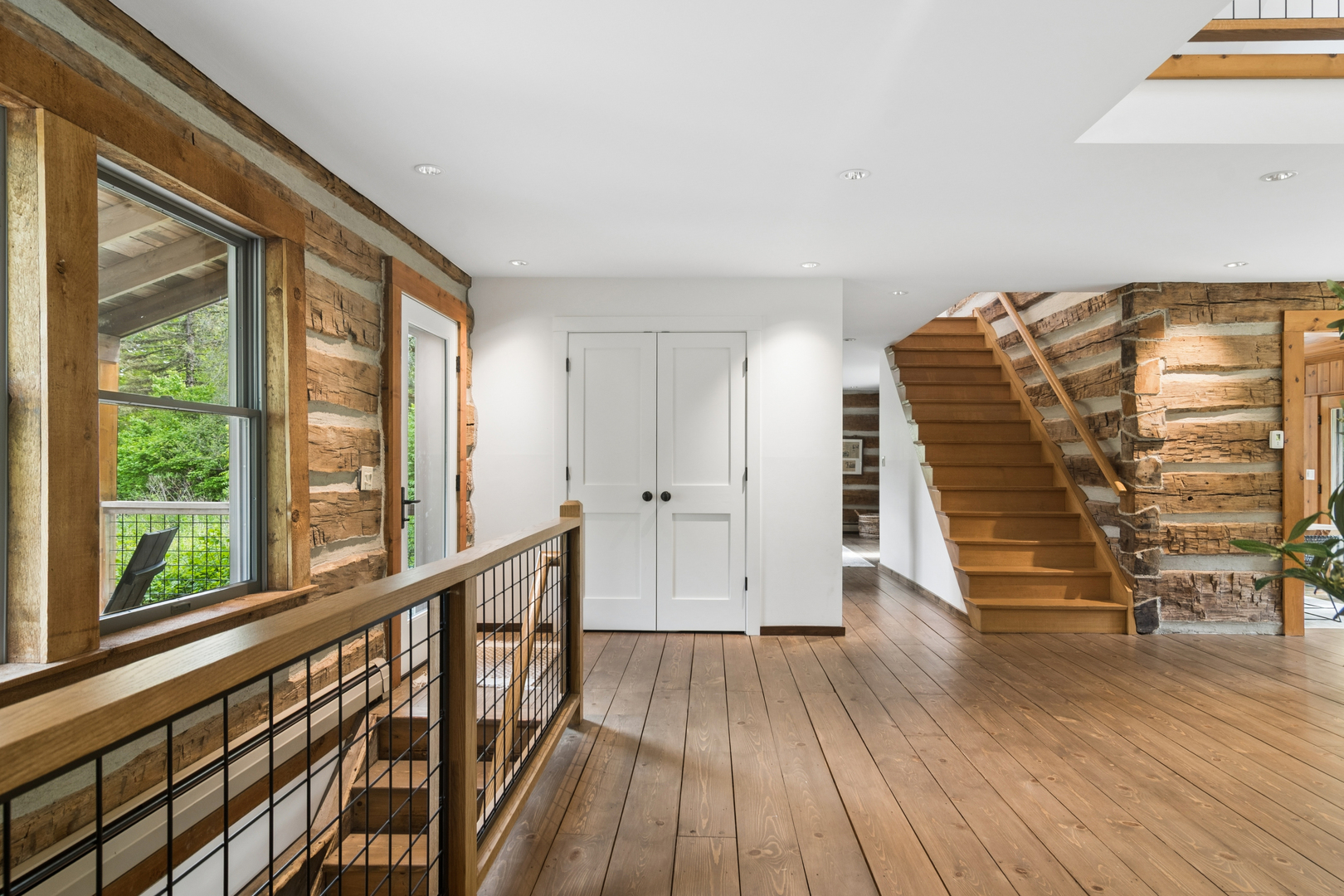62 E Surrey Lane