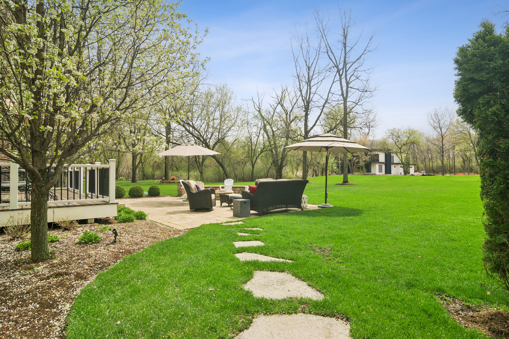 425 BROOKMONT Lane