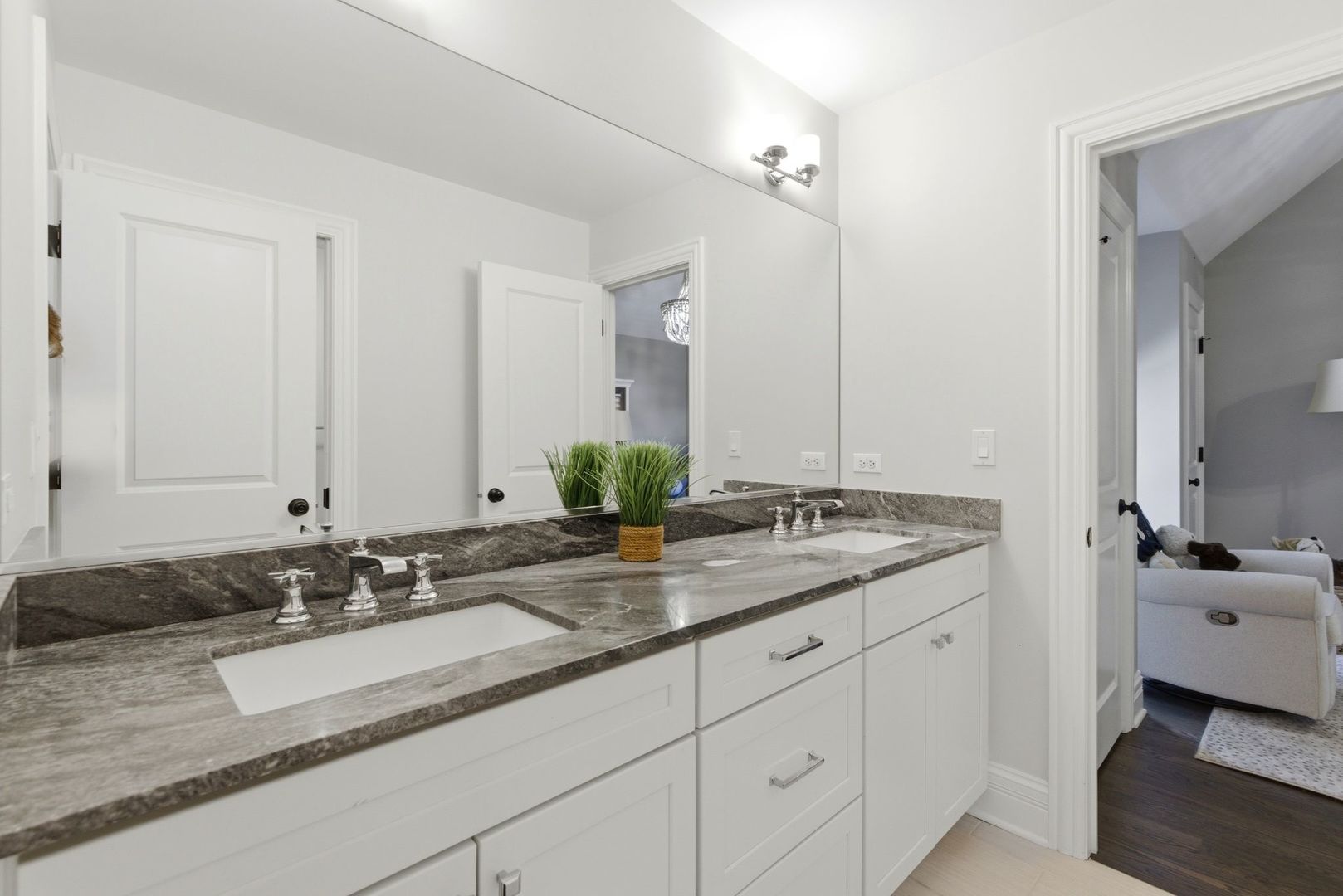 307 E Hillside Avenue