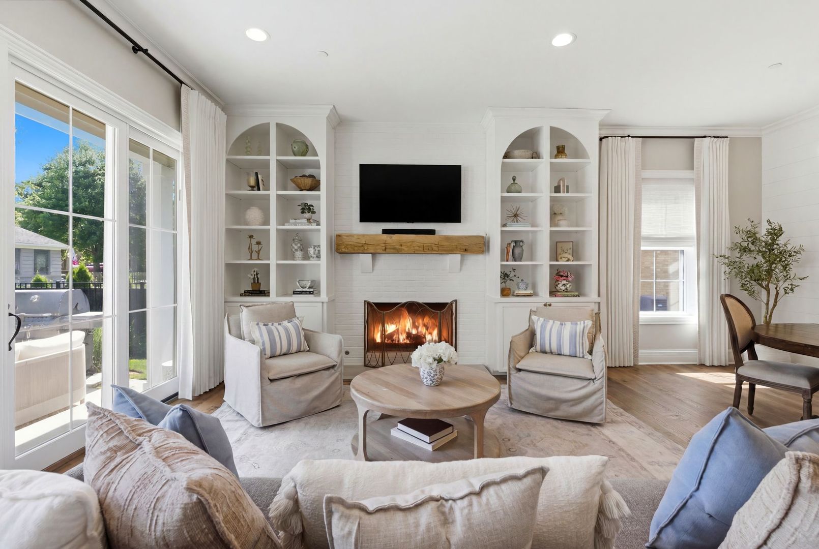 307 E Hillside Avenue