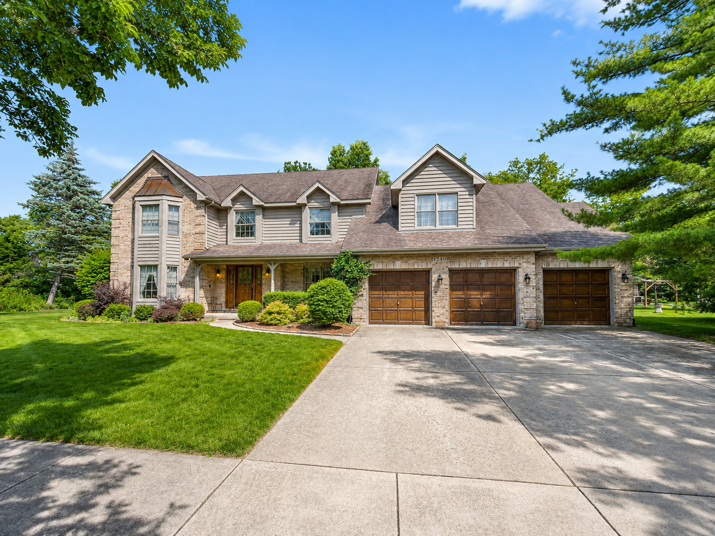 1240 REDWOOD Drive