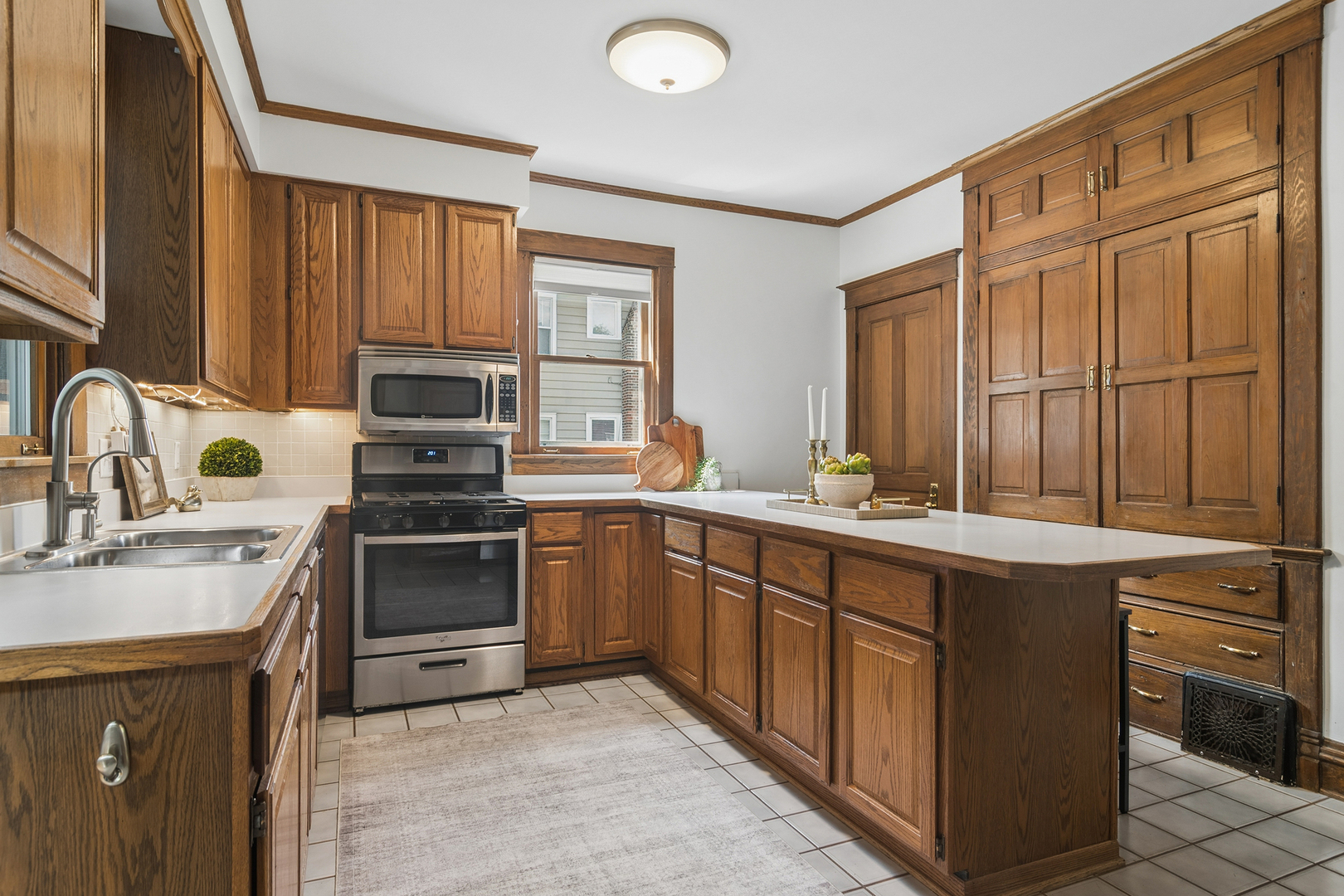 135 W Russell Street