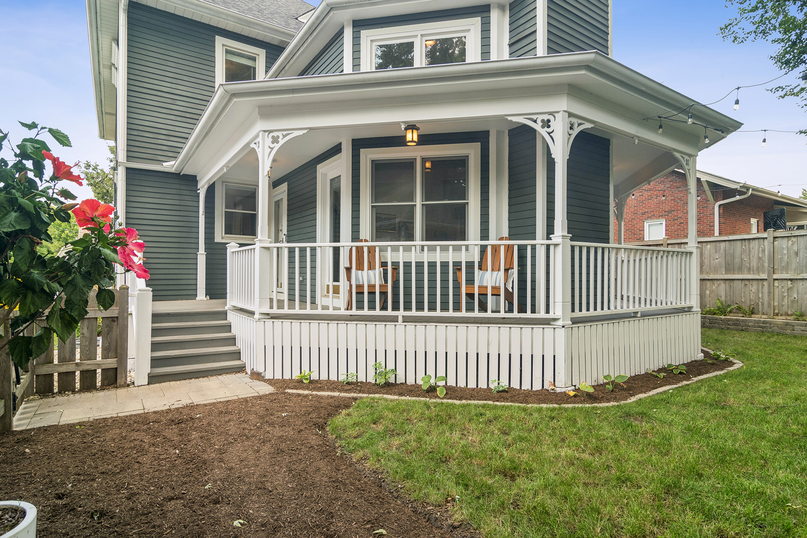 135 W Russell Street