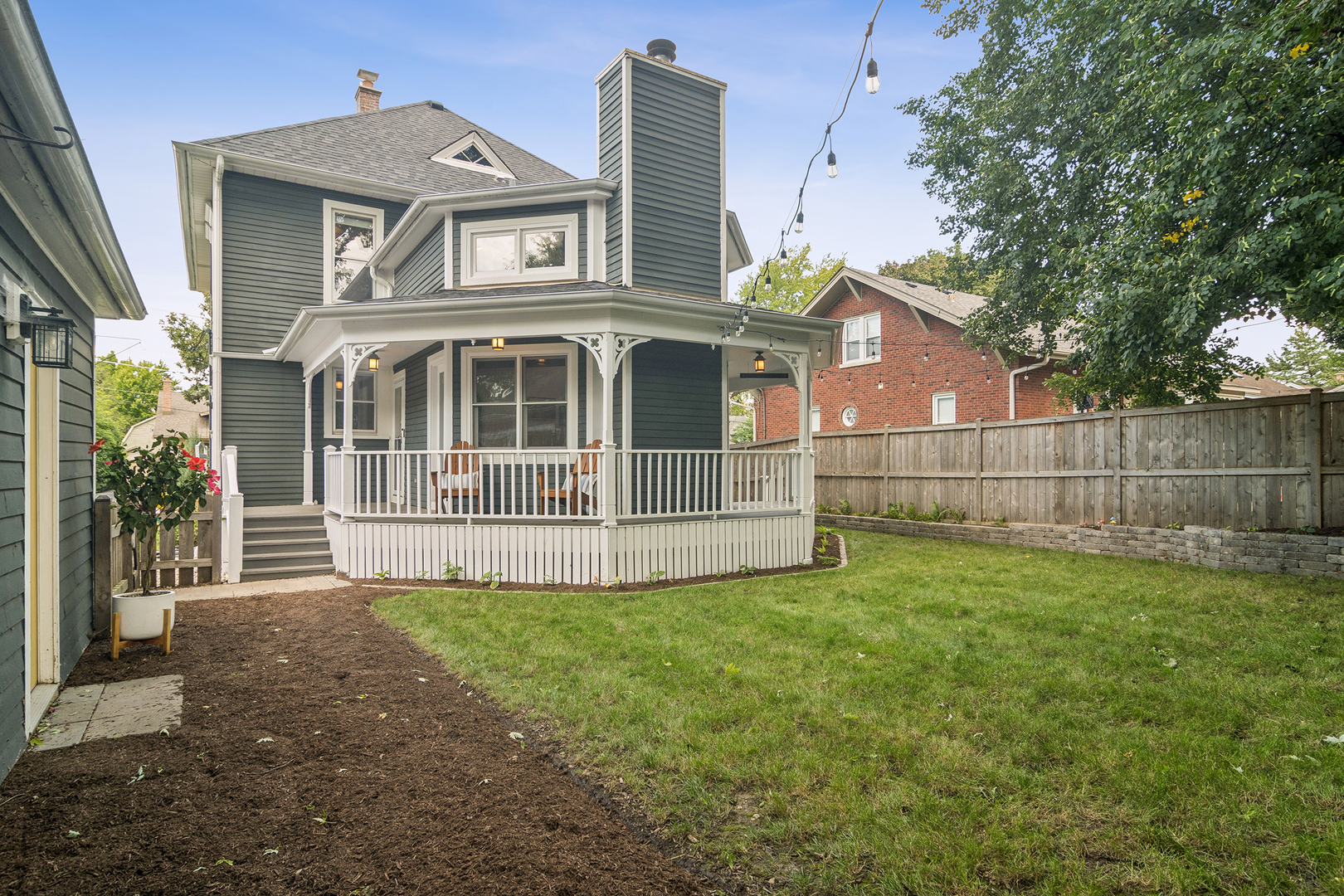 135 W Russell Street