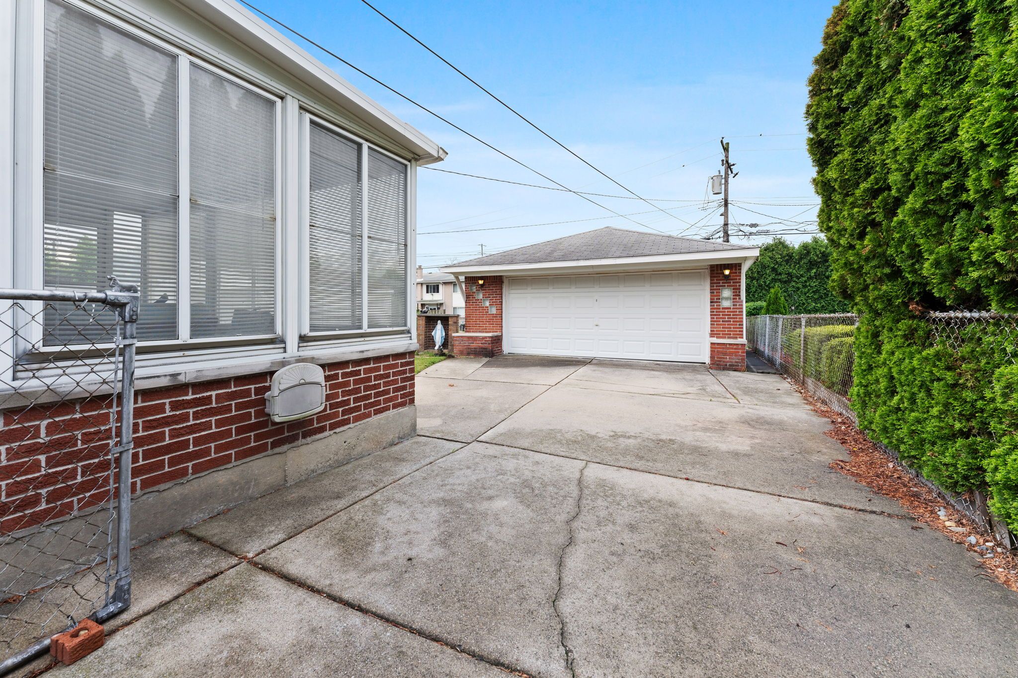 631 CLOVERLAWN Boulevard