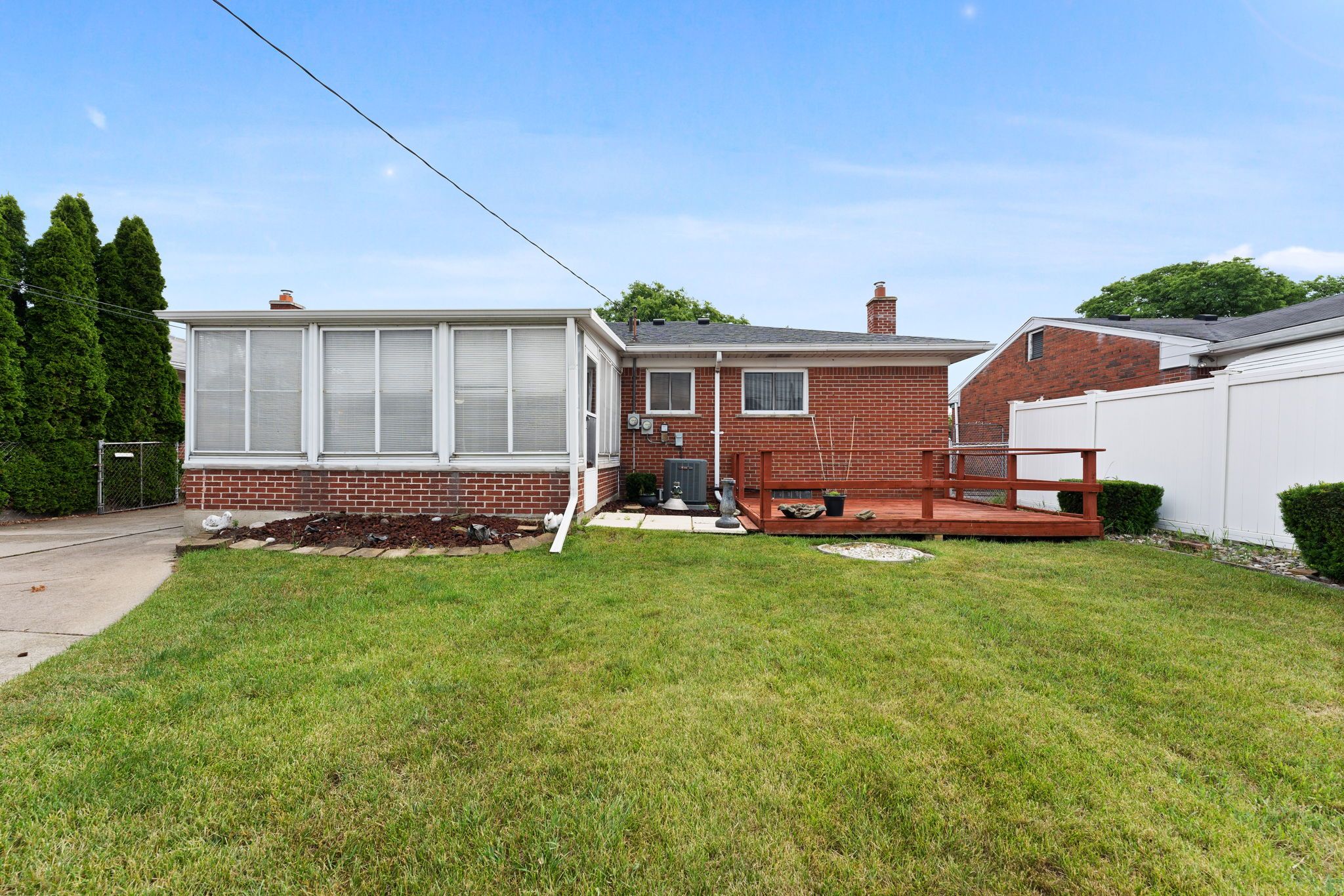 631 CLOVERLAWN Boulevard