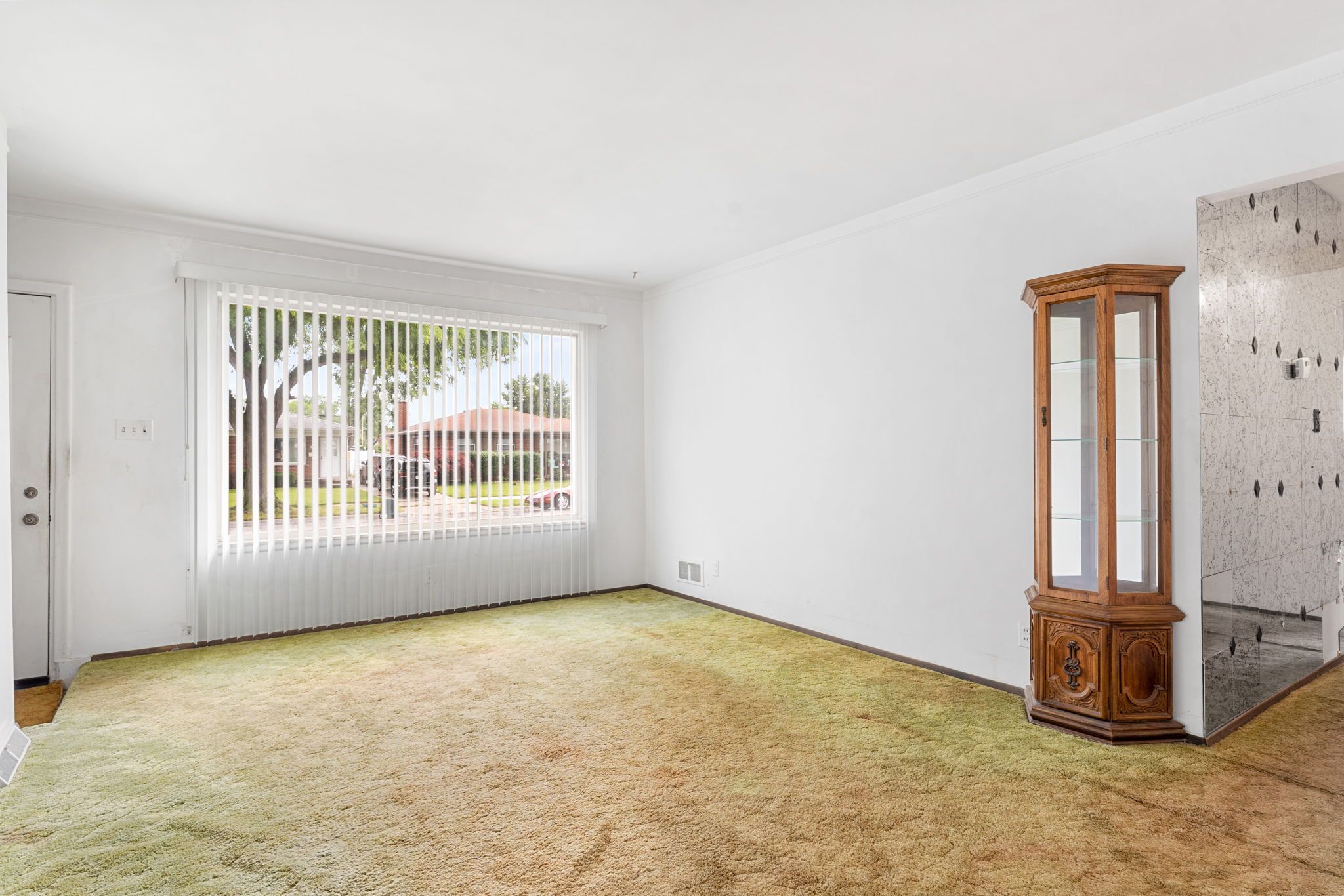 631 CLOVERLAWN Boulevard