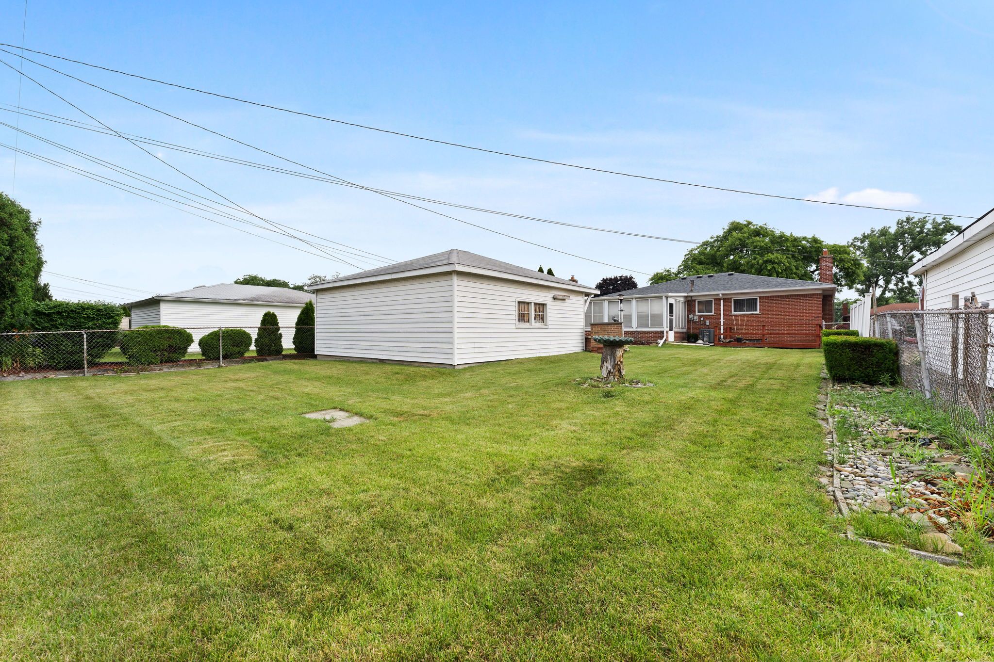 631 CLOVERLAWN Boulevard