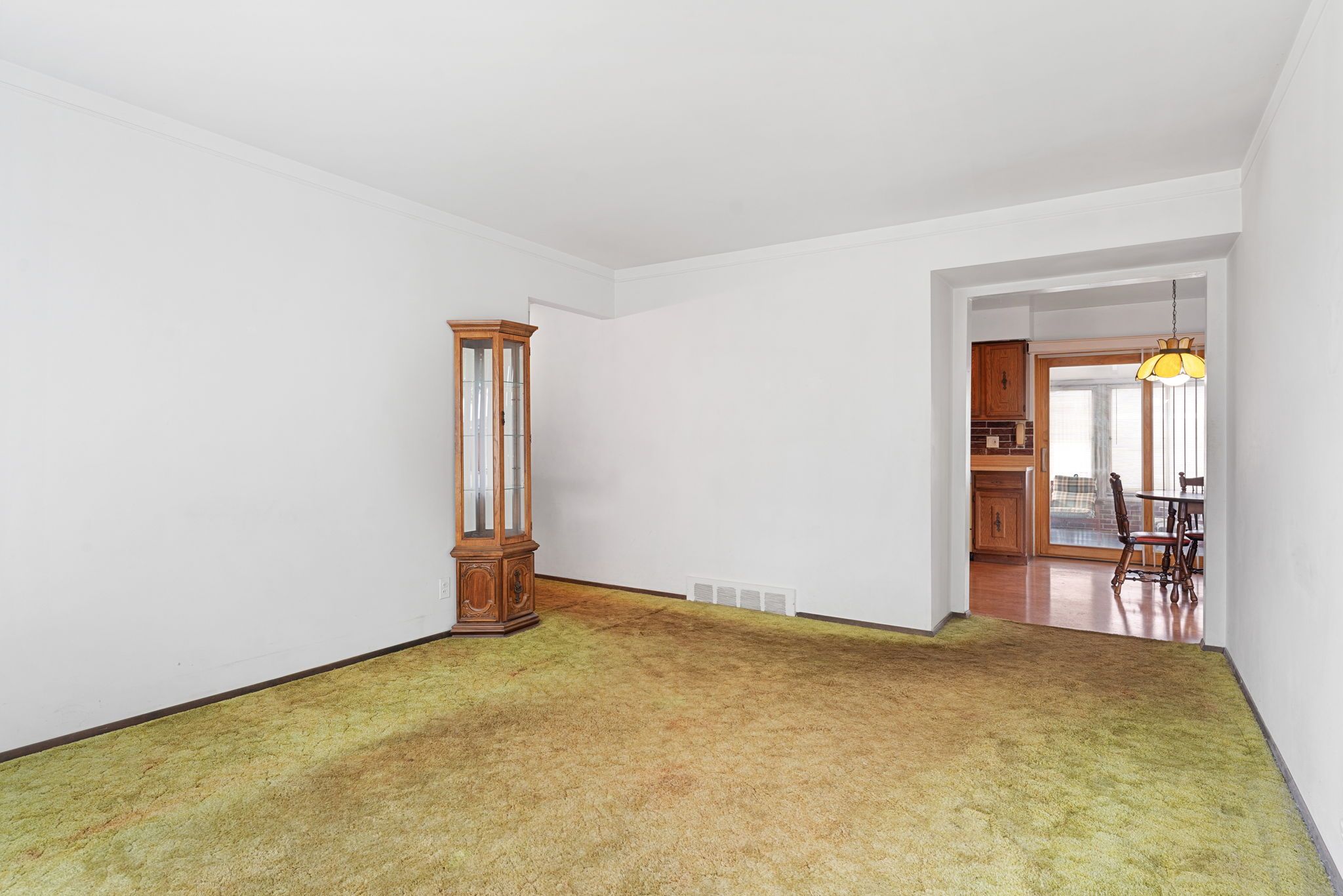 631 CLOVERLAWN Boulevard