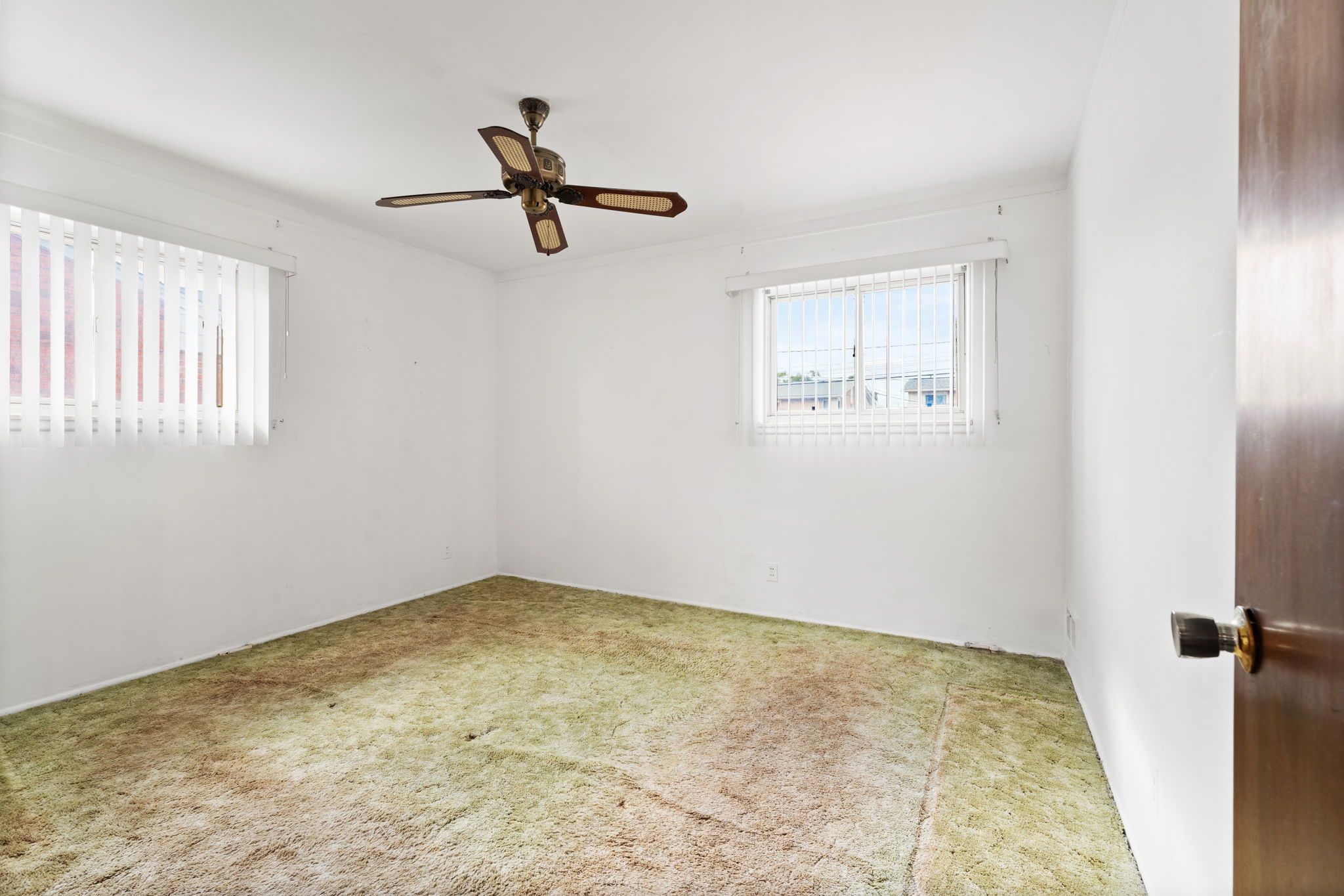 631 CLOVERLAWN Boulevard