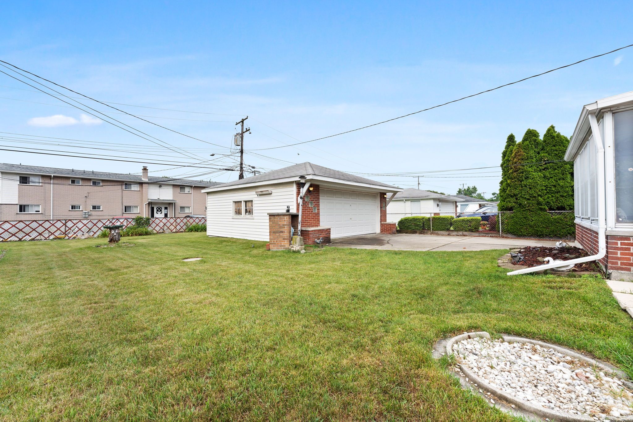 631 CLOVERLAWN Boulevard