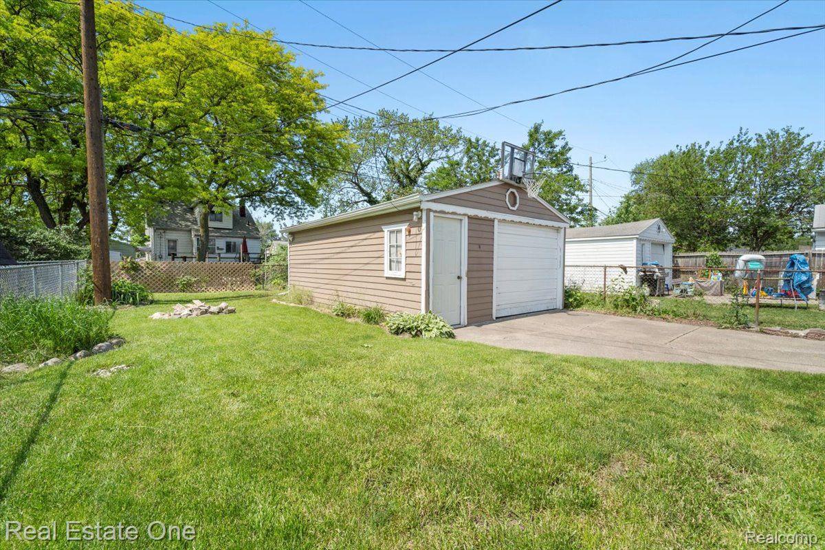 1423 REO Avenue