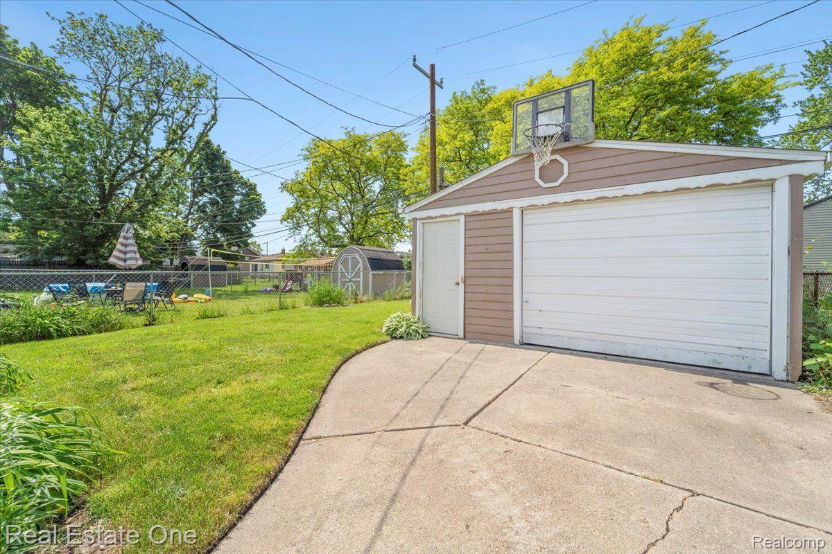 1423 REO Avenue