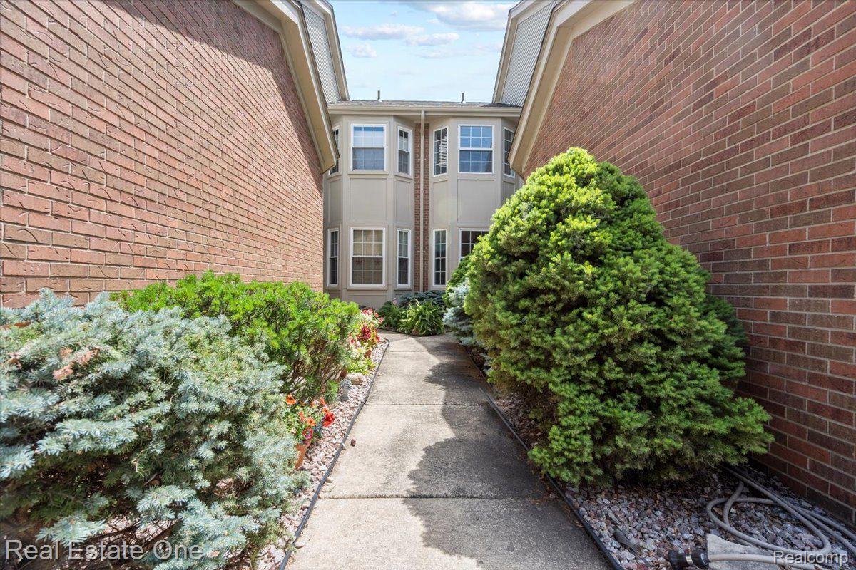 15868 GOLFVIEW Drive