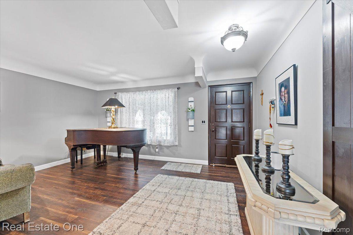 14125 WILLIAMSBURG Drive