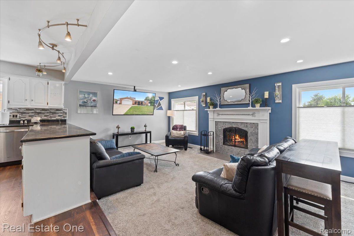14125 WILLIAMSBURG Drive